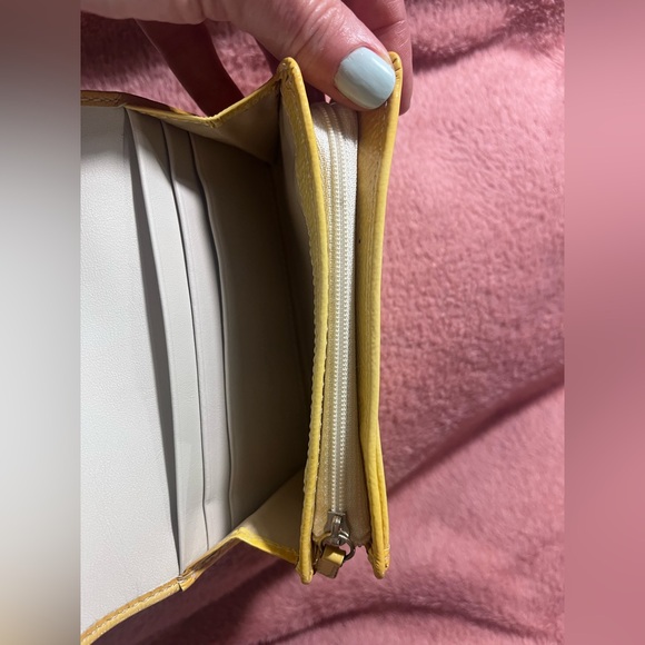 Coach Poppy Graphic Yellow Wallet. Excellent condition lots of compartments - Picture 12 of 14